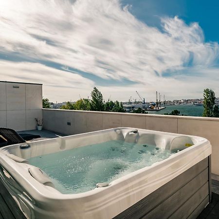 River Town View - Luxury Apartment With Jacuzzi On Terrace Віана-ду-Каштелу Екстер'єр фото