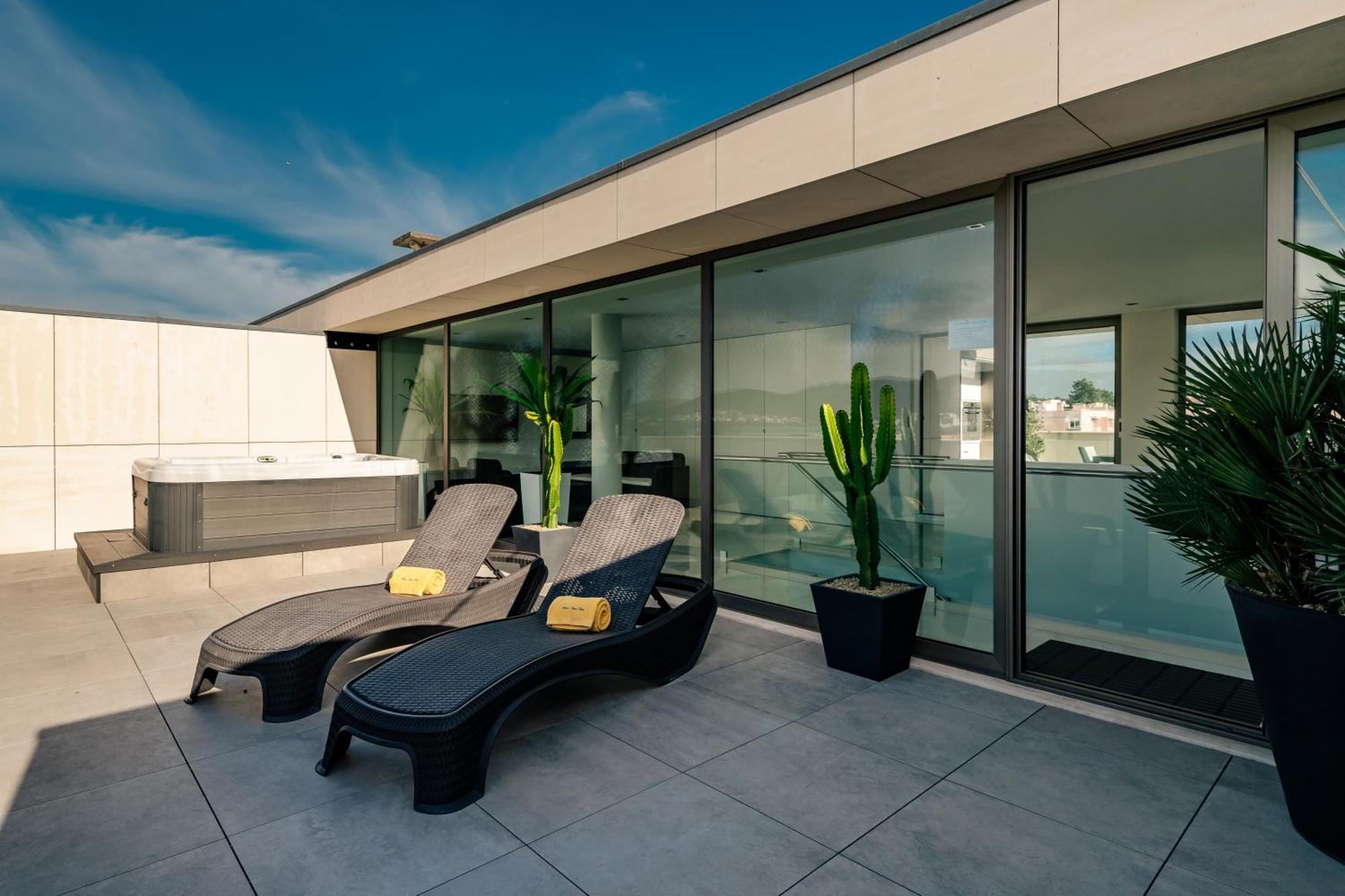River Town View - Luxury Apartment With Jacuzzi On Terrace Віана-ду-Каштелу Екстер'єр фото