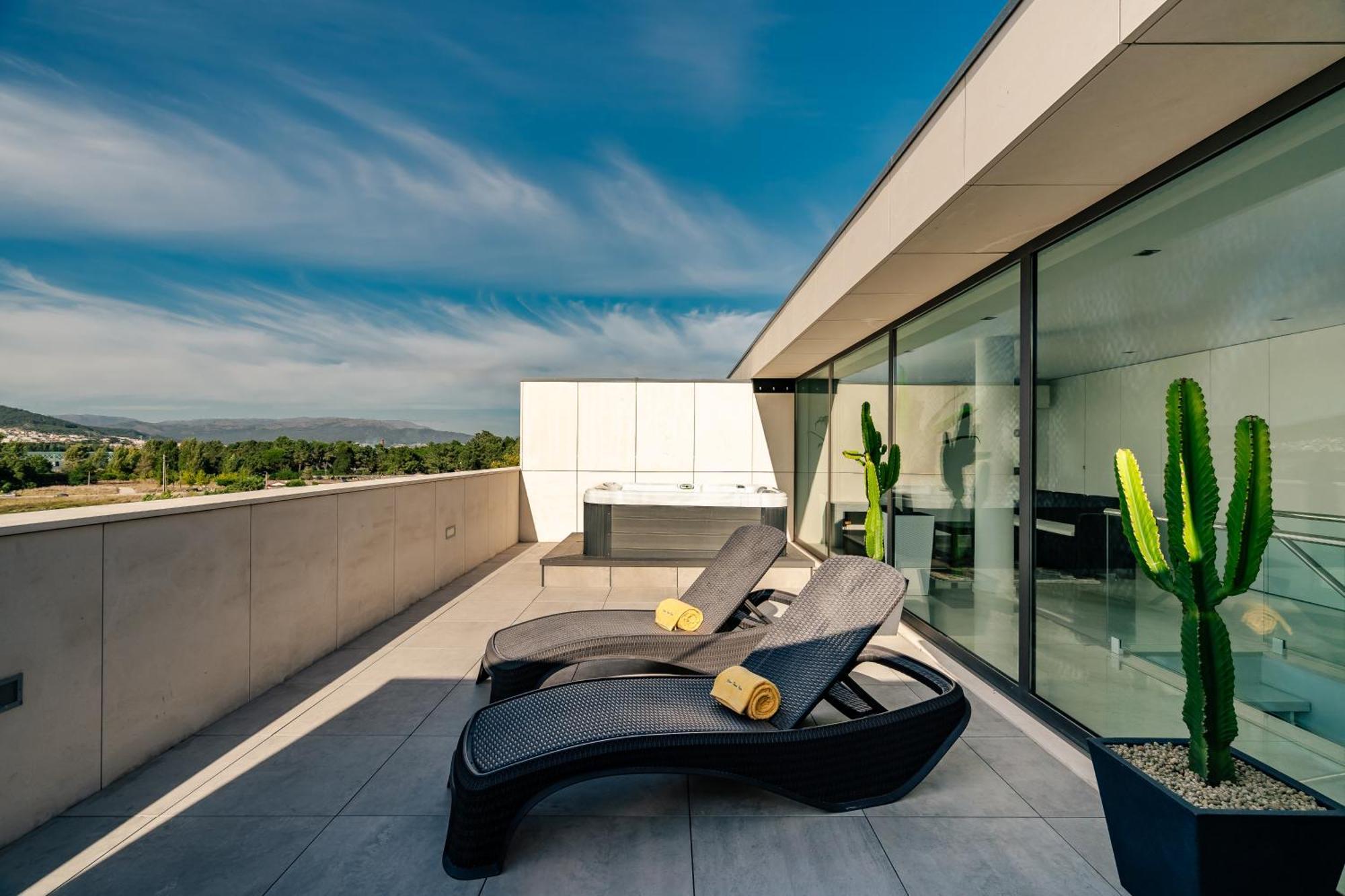 River Town View - Luxury Apartment With Jacuzzi On Terrace Віана-ду-Каштелу Екстер'єр фото