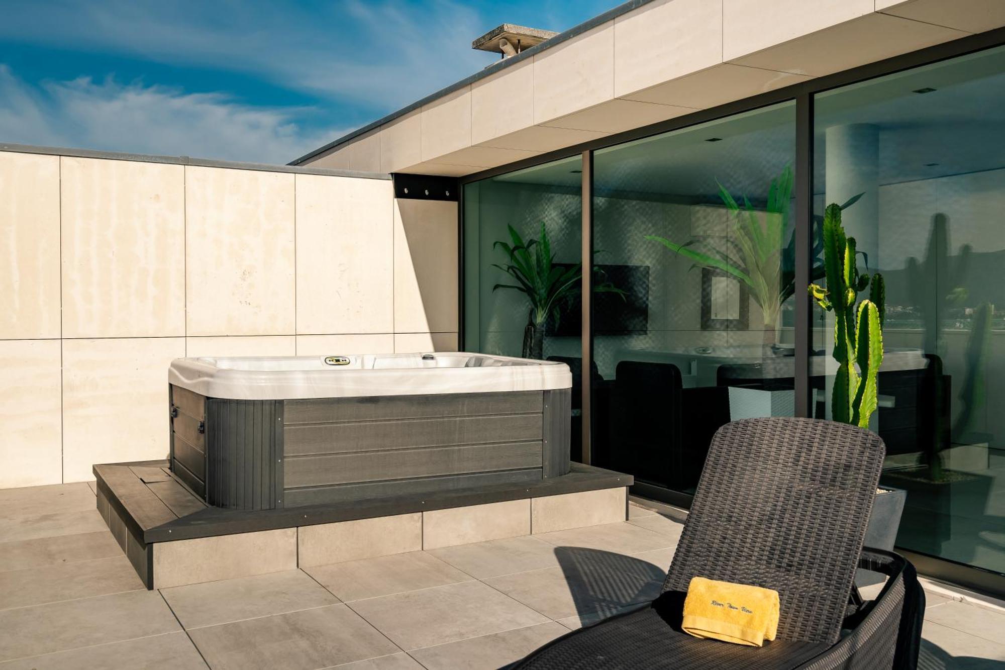River Town View - Luxury Apartment With Jacuzzi On Terrace Віана-ду-Каштелу Екстер'єр фото