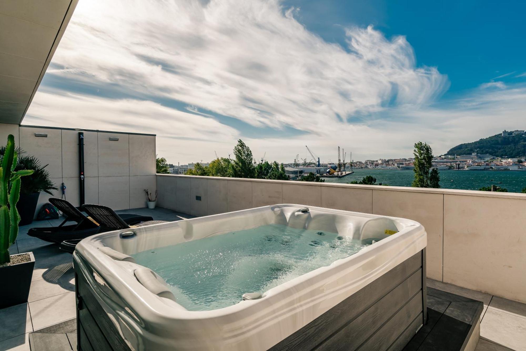 River Town View - Luxury Apartment With Jacuzzi On Terrace Віана-ду-Каштелу Екстер'єр фото